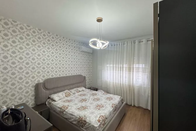 Shtepi ne shitje Apartament ne Tirane, 2+1, Mobilimi E mobiluar, Pagesa 155,000  Euro.