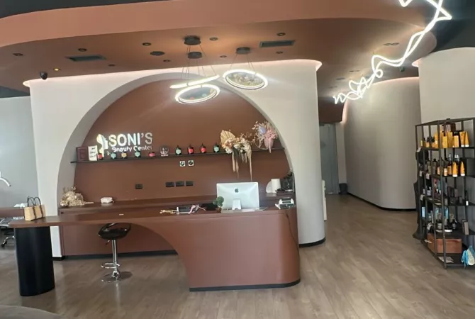 Ambiente Commerciale in Affitto 3+1 a Tirana - 3,000 Euro
