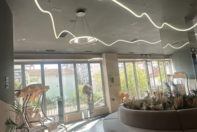 Jepet me qira ambjent biznesi ose shitet aktiviteti i qendres estetike ne Astir