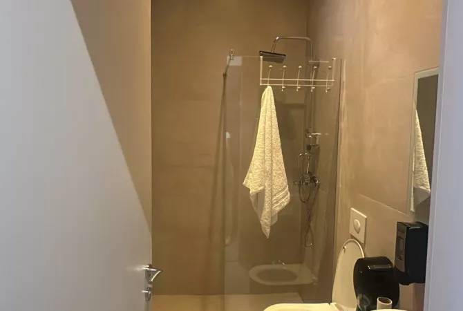 Jepet me qira ambjent biznesi ose shitet aktiviteti i qendres estetike ne Astir