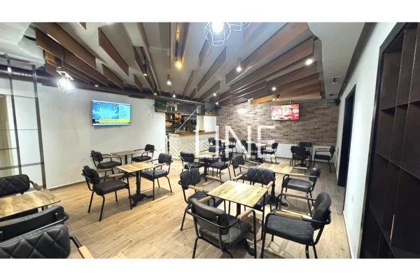 Ambiente Commerciale in Vendita 2+1 a Tirana - 230,000 Euro
