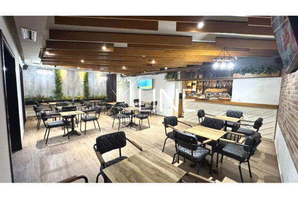 Ambiente Commerciale in Vendita 2+1 a Tirana - 230,000 Euro