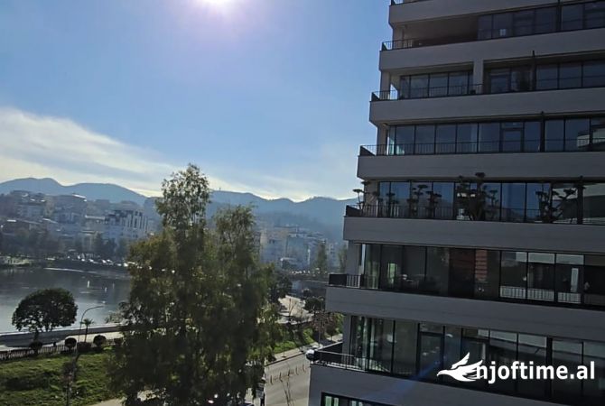 Ambient biznesi me qera 2+1 ne Tirane - 1,600 Euro