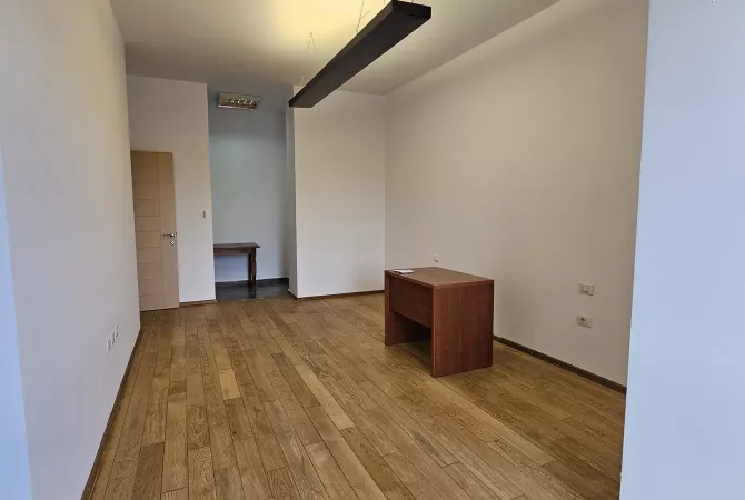 Business Property for Rent 3+1 in Tirana - 1,800 Euro