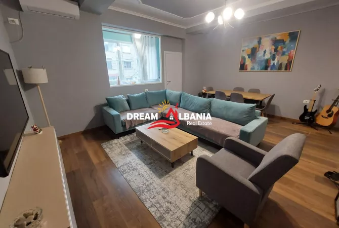 Shtepi me qera 5+1 ne Tirane - 1,200 Euro