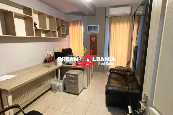 Ambient biznesi me qera 3+1 ne Tirane - 390 Euro