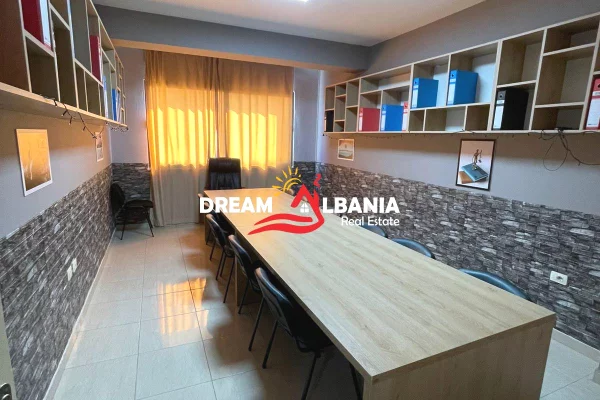 Ambient biznesi me qera 3+1 ne Tirane - 390 Euro