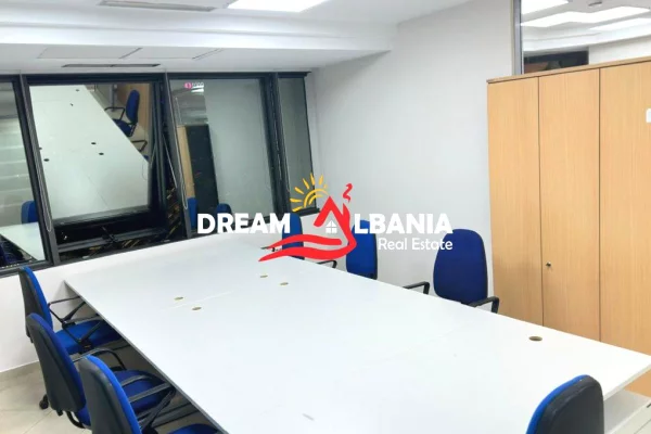 Ambient biznesi me qera 3+1 ne Tirane - 19,000 Euro