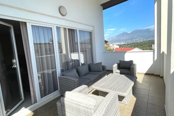 Shtepi me qera Apartament ne Tirane, 3+1, Mobilimi E mobiluar, Pagesa 1,400  Euro.