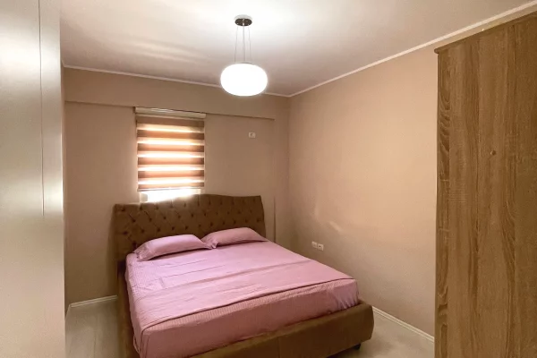 Shtepi me qera Apartament ne Tirane, 3+1, Mobilimi E mobiluar, Pagesa 1,400  Euro.