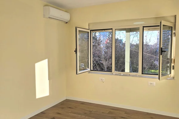 Ambient biznesi me qera 3+1 ne Tirane - 900 Euro