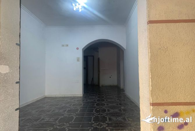 Ambient biznesi me qera 1+1 ne Tirane - 900 Euro