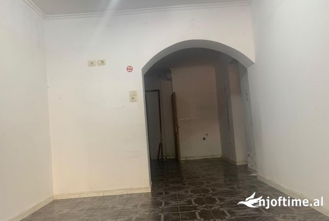 Ambient biznesi me qera 1+1 ne Tirane - 900 Euro
