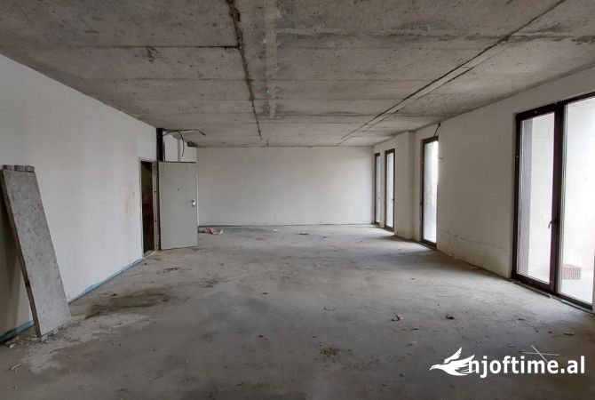 Ambient biznesi me qera 1+1 ne Tirane - 2,000 Euro