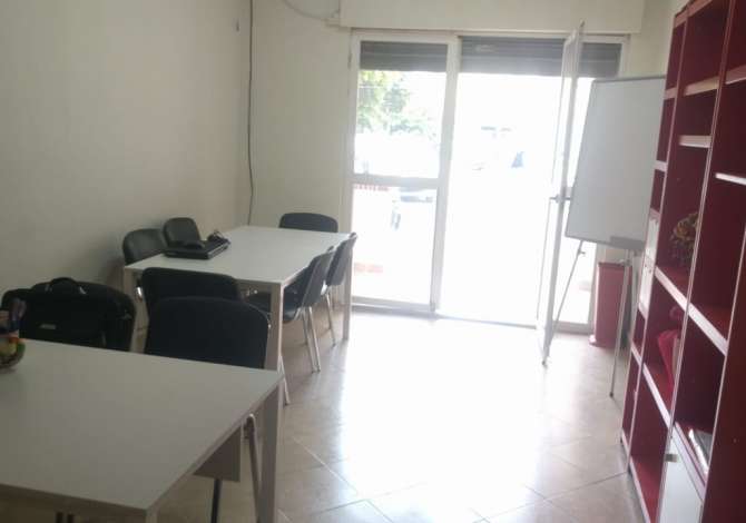 Ambient biznesi me qera 1+1 ne Tirane - 13,000 Leke