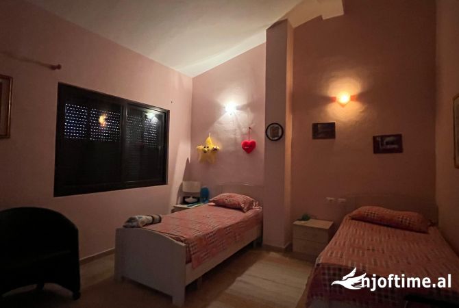 Shtepi ne shitje Vila Luksoze ne Lezhe, 4+1, Mobilimi E mobiluar, Pagesa 380,000  Euro.