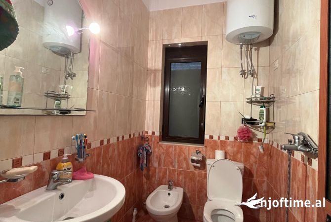 Shtepi ne shitje Vila Luksoze ne Lezhe, 4+1, Mobilimi E mobiluar, Pagesa 380,000  Euro.