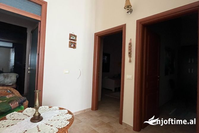 Shtepi ne shitje Vila Luksoze ne Lezhe, 4+1, Mobilimi E mobiluar, Pagesa 380,000  Euro.