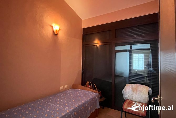 Shtepi ne shitje Vila Luksoze ne Lezhe, 4+1, Mobilimi E mobiluar, Pagesa 380,000  Euro.