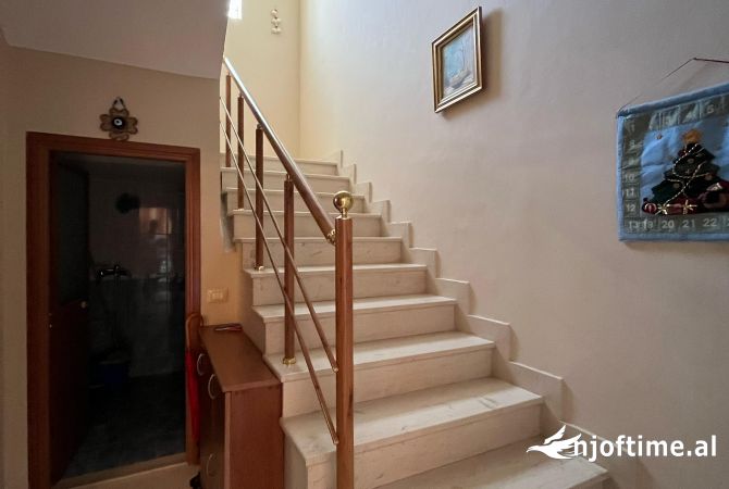 Shtepi ne shitje Vila Luksoze ne Lezhe, 4+1, Mobilimi E mobiluar, Pagesa 380,000  Euro.