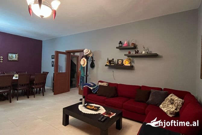 Shtepi ne shitje Vila Luksoze ne Lezhe, 4+1, Mobilimi E mobiluar, Pagesa 380,000  Euro.