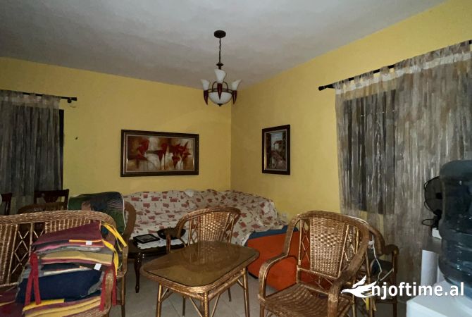 Shtepi ne shitje Vila Luksoze ne Lezhe, 4+1, Mobilimi E mobiluar, Pagesa 380,000  Euro.