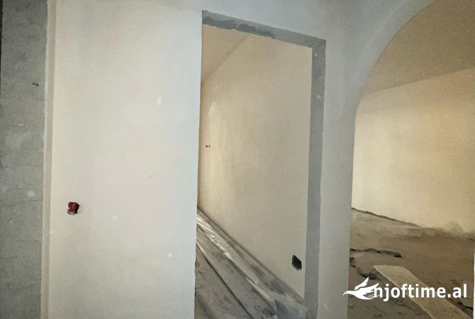 Shtepi ne shitje Apartament ne Lezhe, 1+1, Mobilimi Bosh, pa mobiluar, Pagesa 116,000  Euro.