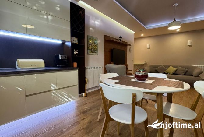 Shtepi me qera 2+1 ne Tirane - 60,000 Leke