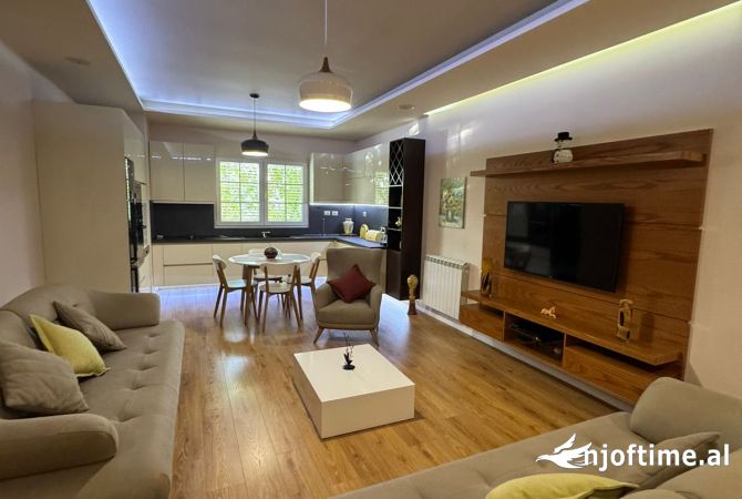 Shtepi me qera 2+1 ne Tirane - 60,000 Leke