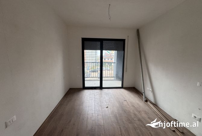 Shtepi ne shitje Apartament ne Tirane, 2+1, Mobilimi Bosh, pa mobiluar, Pagesa 175,000  Euro.