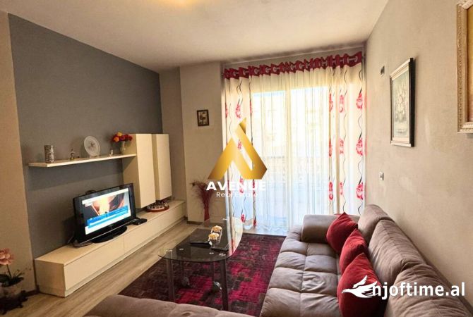 Shtepi ne shitje Apartament ne Tirane, 2+1, Mobilimi Bosh, pa mobiluar, Pagesa 135,000  Euro.