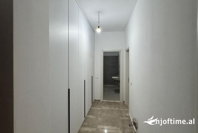 Shtepi ne shitje Apartament ne Tirane, 2+1, Mobilimi Bosh, pa mobiluar, Pagesa 129,000  Euro.