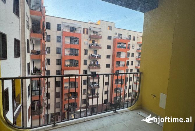 Shtepi ne shitje Apartament ne Tirane, 2+1, Mobilimi Bosh, pa mobiluar, Pagesa 129,000  Euro.