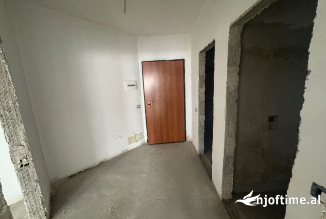 Shtepi ne shitje Apartament ne Tirane, 2+1, Mobilimi Bosh, pa mobiluar, Pagesa 133,400  Euro.