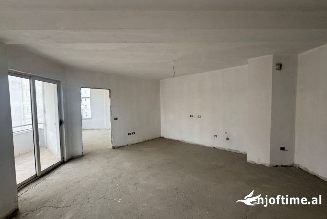 Shtepi ne shitje Apartament ne Tirane, 2+1, Mobilimi Bosh, pa mobiluar, Pagesa 133,400  Euro.
