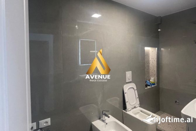 Ambient biznesi me qera 3+1 ne Tirane - 1,100 Euro