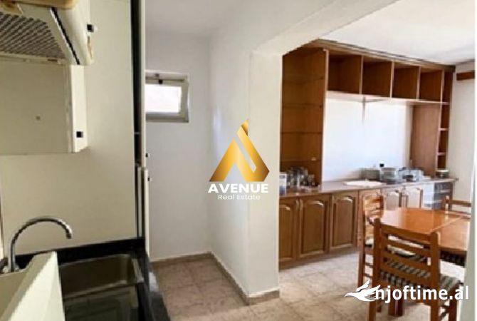 Shtepi me qera Apartament ne Tirane, 3+1, Mobilimi E mobiluar, Pagesa 400  Euro.