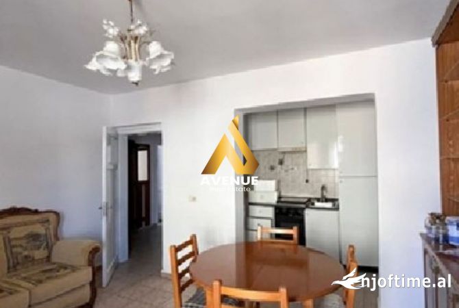 Shtepi me qera Apartament ne Tirane, 3+1, Mobilimi E mobiluar, Pagesa 400  Euro.