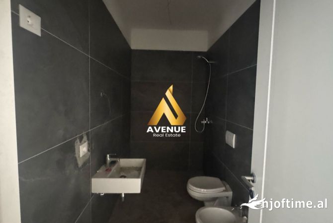 Shtepi ne shitje Apartament ne Tirane, 3+1, Mobilimi Bosh, pa mobiluar, Pagesa 257,000  Euro.