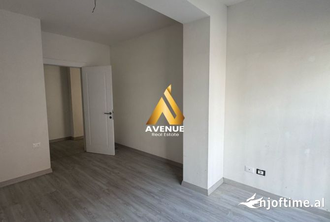 Shtepi ne shitje Apartament ne Tirane, 3+1, Mobilimi Bosh, pa mobiluar, Pagesa 257,000  Euro.