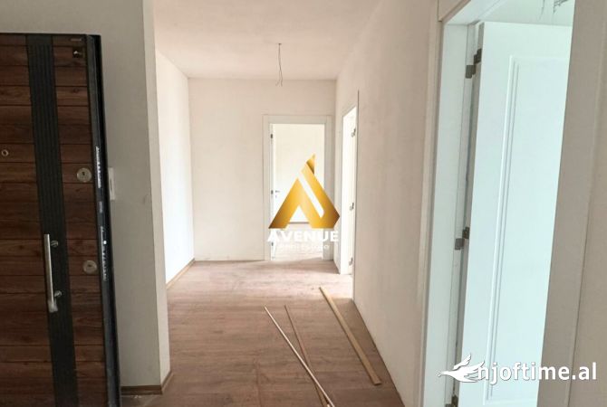 Shtepi ne shitje Apartament ne Tirane, 2+1, Mobilimi Bosh, pa mobiluar, Pagesa 186,300  Euro.
