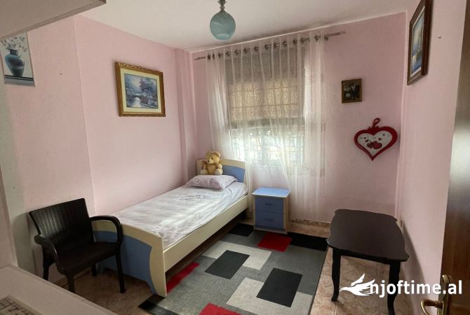 Shtepi me qera Apartament ne Tirane, 2+1, Mobilimi E mobiluar, Pagesa 600  Euro.