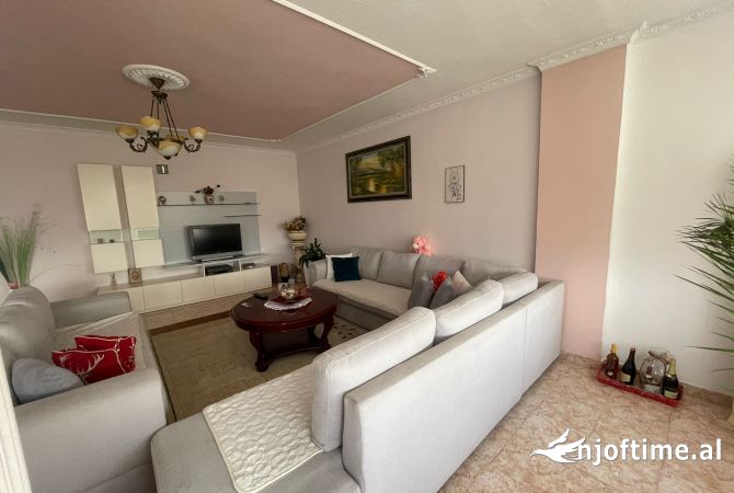 Shtepi me qera Apartament ne Tirane, 2+1, Mobilimi E mobiluar, Pagesa 600  Euro.