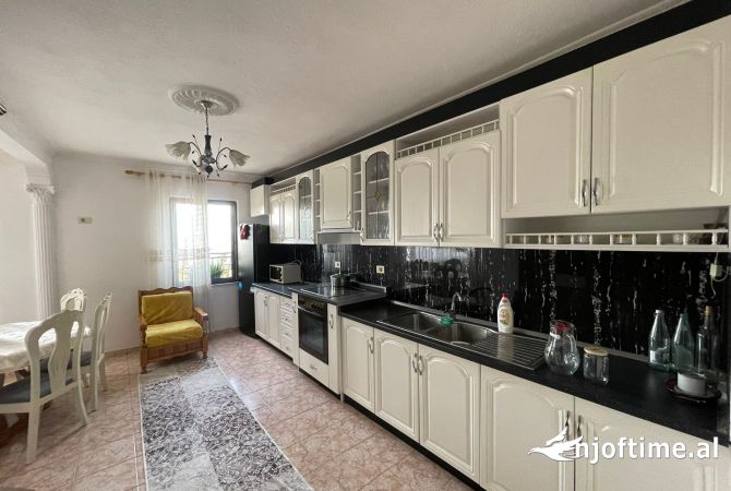 Shtepi me qera Apartament ne Tirane, 2+1, Mobilimi E mobiluar, Pagesa 600  Euro.