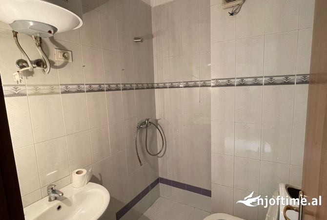 Shtepi me qera Apartament ne Tirane, 2+1, Mobilimi E mobiluar, Pagesa 600  Euro.