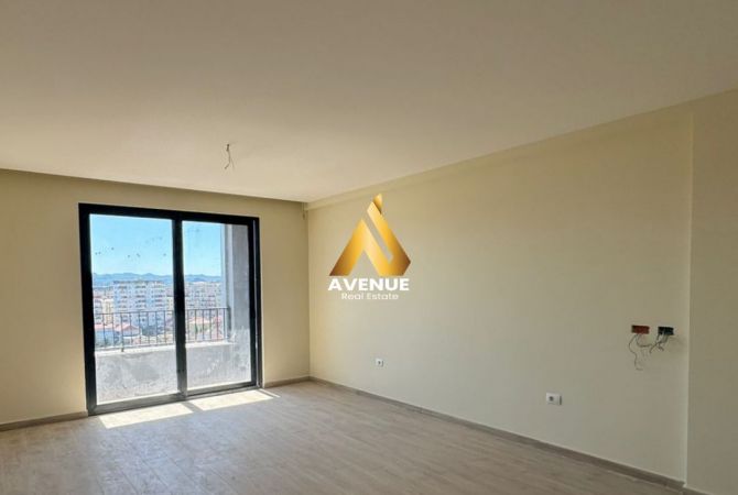 Shtepi ne shitje Apartament ne Tirane, 3+1, Mobilimi Bosh, pa mobiluar, Pagesa 267,400  Euro.