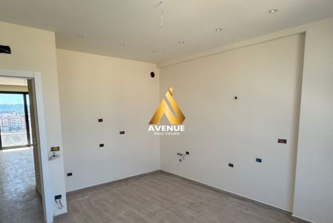 Shtepi ne shitje Apartament ne Tirane, 3+1, Mobilimi Bosh, pa mobiluar, Pagesa 267,400  Euro.