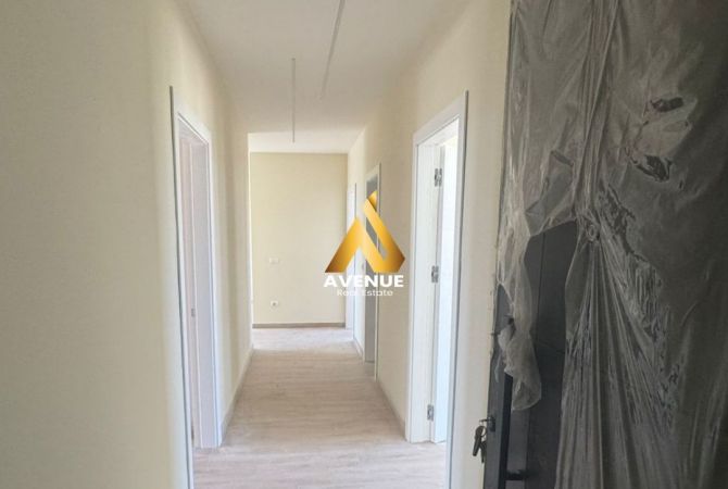 Shtepi ne shitje Apartament ne Tirane, 3+1, Mobilimi Bosh, pa mobiluar, Pagesa 267,400  Euro.