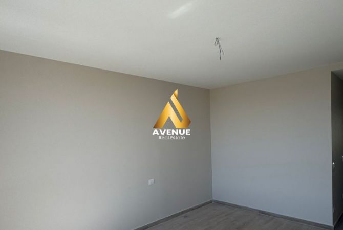 Shtepi ne shitje Apartament ne Tirane, 3+1, Mobilimi Bosh, pa mobiluar, Pagesa 267,400  Euro.