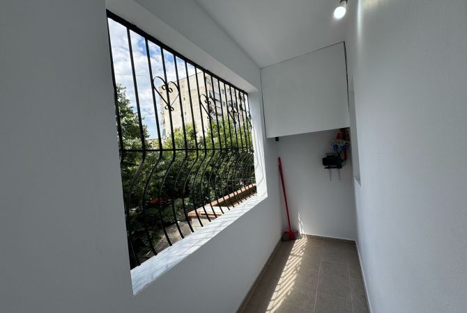 Shtepi ne shitje Apartament ne Tirane, 1+1, Mobilimi Bosh, pa mobiluar, Pagesa 122,000  Euro.